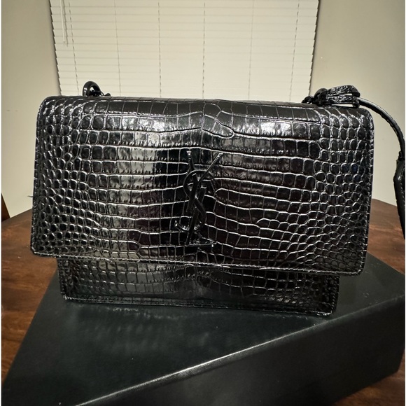 black leather hand bag with crocodile print. Can wear as hand bag or cross over. - Picture 2 of 9